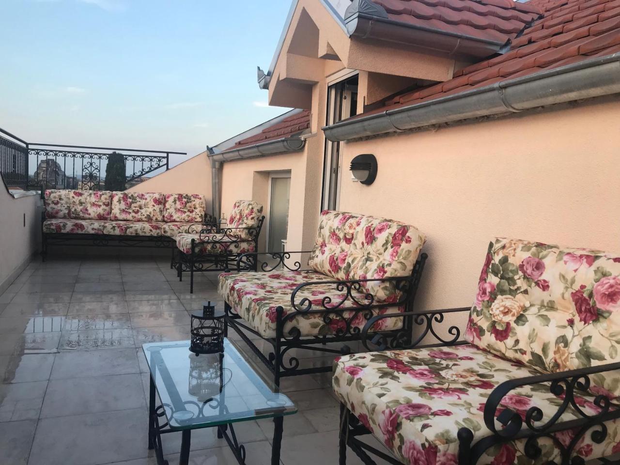 New And Nice Apartments Крагуєваць Екстер'єр фото