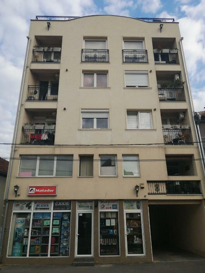 New And Nice Apartments Крагуєваць Екстер'єр фото